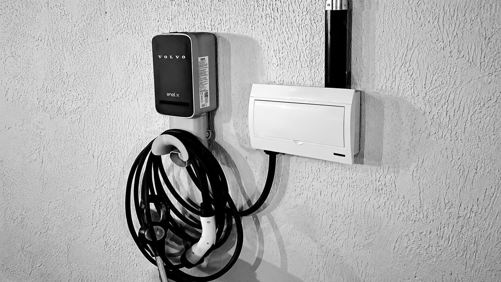 Carregador veicular Volvo Enel X com quadro de proteção dedicado